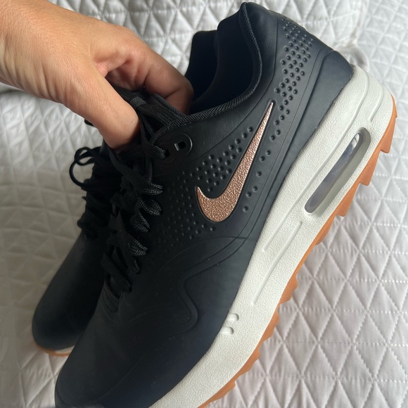 Women Nike Air Max - Picture 3 of 6